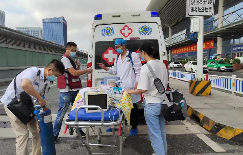 大箐山县救护车出租公司